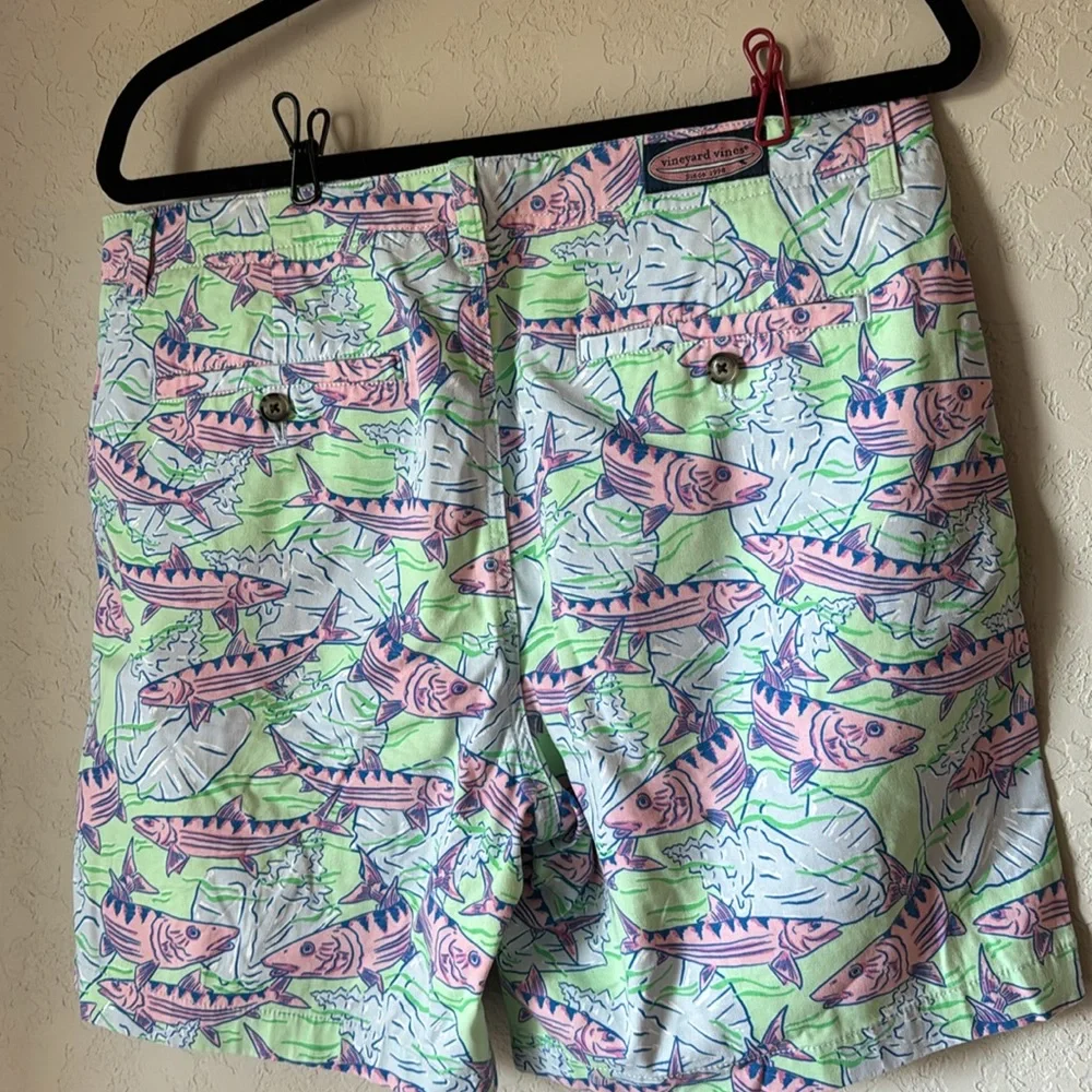 NWT Vineyard Vines Island Shorts | Fish & Conch Print | Waist 33 | 7" Inseam - Picture 3 of 5